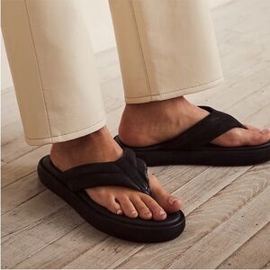Free People Wonderland Chunky Padded Black Flip Flop Thong Sandals